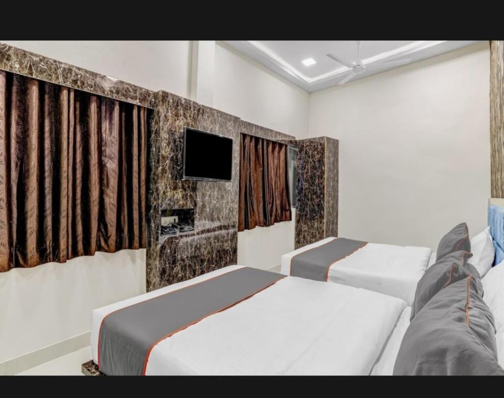 Hotel Bhavya Residency أحمد أباد المظهر الخارجي الصورة