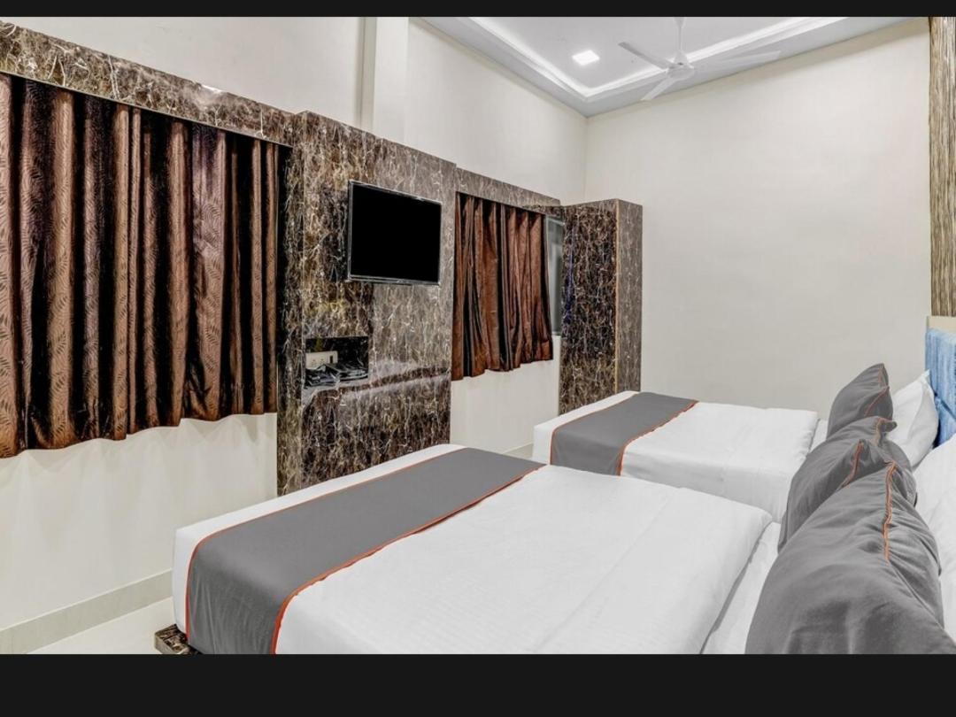 Hotel Bhavya Residency أحمد أباد المظهر الخارجي الصورة