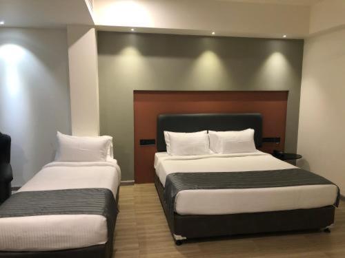 Hotel Bhavya Residency أحمد أباد المظهر الخارجي الصورة
