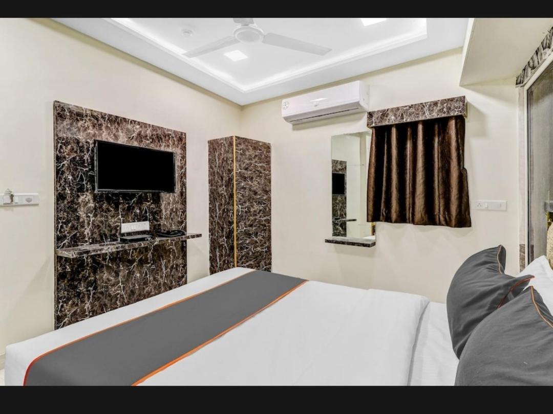 Hotel Bhavya Residency أحمد أباد الغرفة الصورة